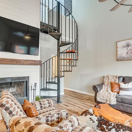 Downtown Gatlinburg Condo With Mountain-View Balcony Luaran gambar