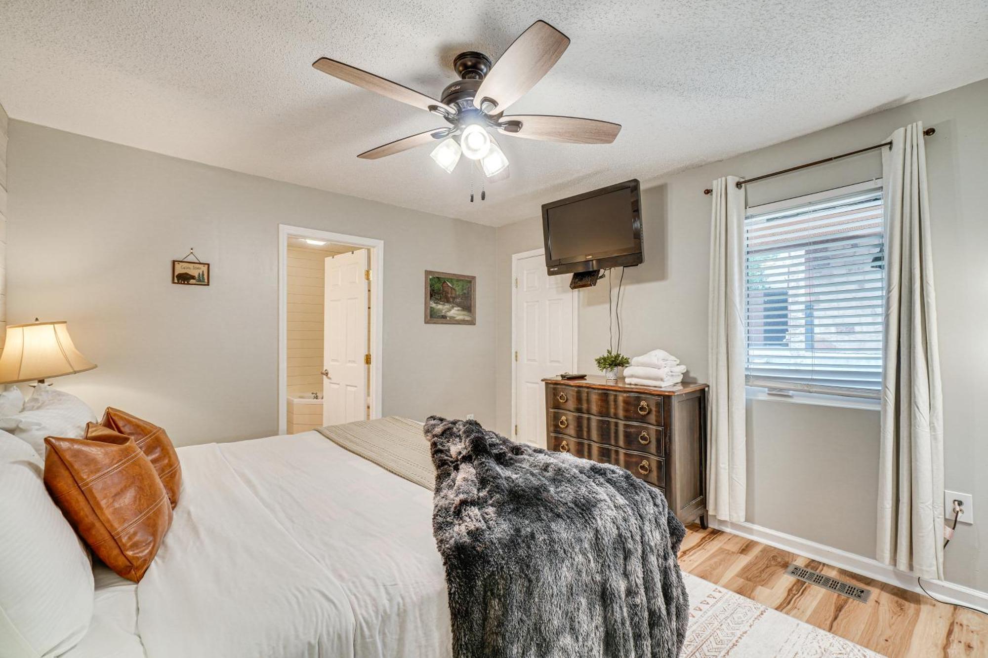 Downtown Gatlinburg Condo With Mountain-View Balcony Luaran gambar