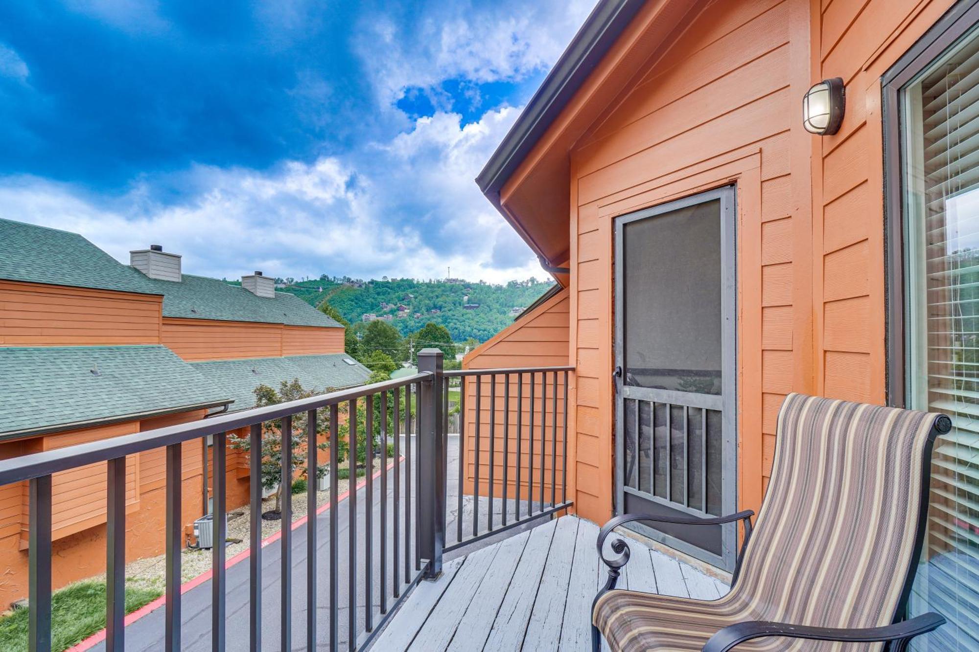 Downtown Gatlinburg Condo With Mountain-View Balcony Luaran gambar