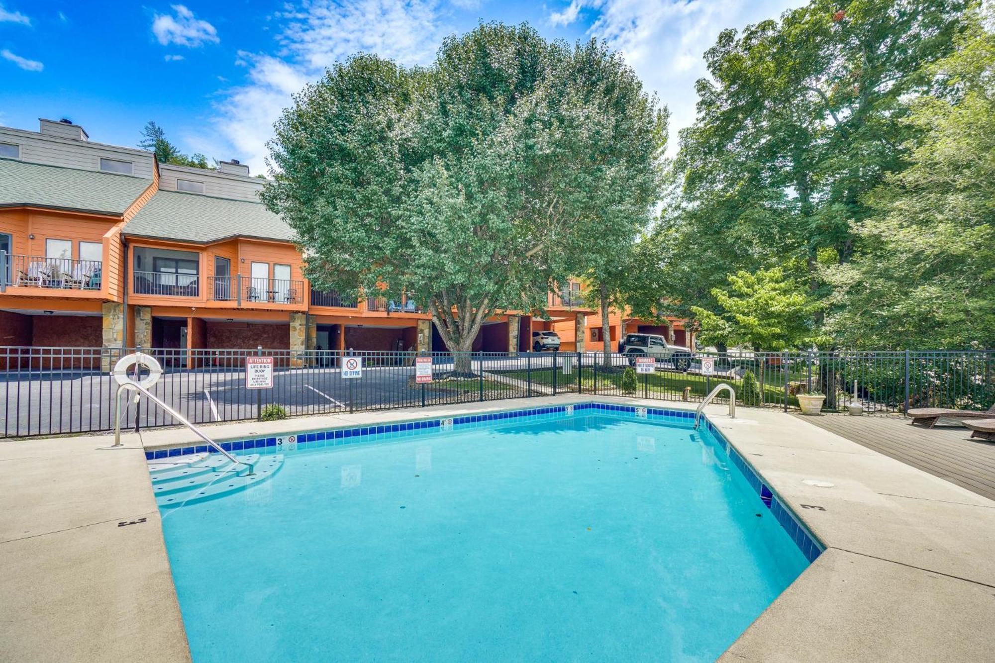 Downtown Gatlinburg Condo With Mountain-View Balcony Luaran gambar